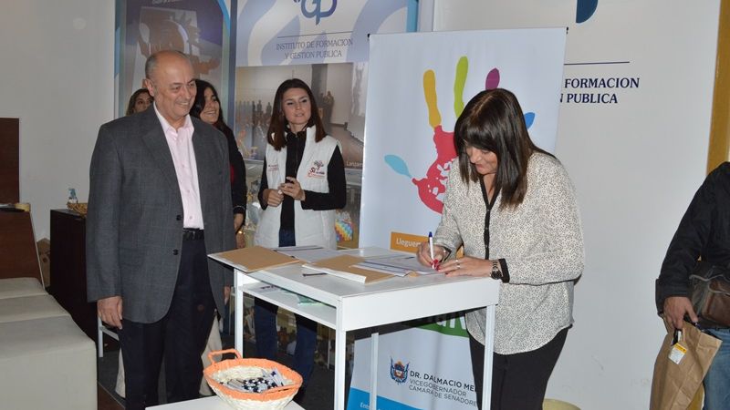 Moreta se sumó la "Millón de firmas"