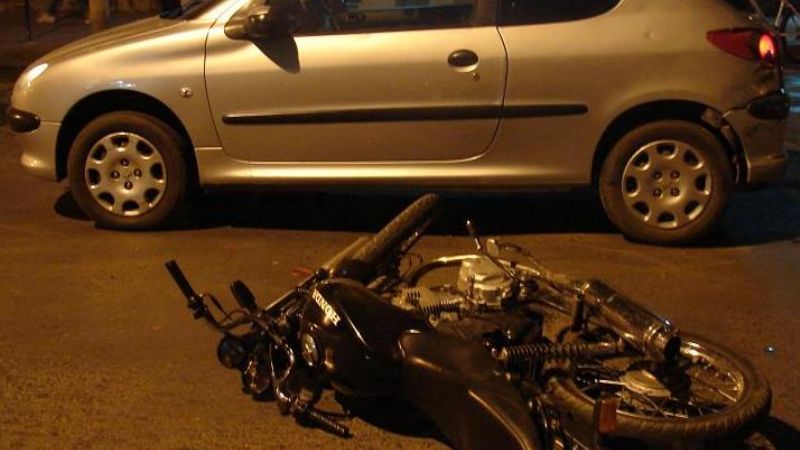 Menores en moto, lesionados en un choque 