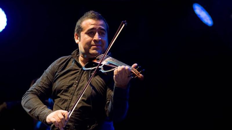 Un Poncho Federal con el aporte de Raúl Lavié y el santiagueño Garnica