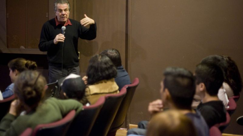 Víctor Laplace presentó “Puerta de Hierro” en el Poncho 2013