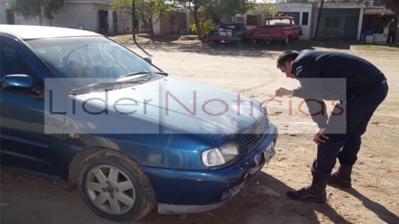 Le robaron el auto a un docente