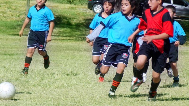 La Banda de River y Defensores de Esquiu, fútbol y chocolateada