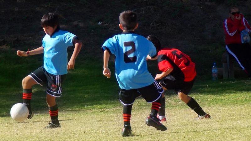 La Banda de River y Defensores de Esquiu, fútbol y chocolateada
