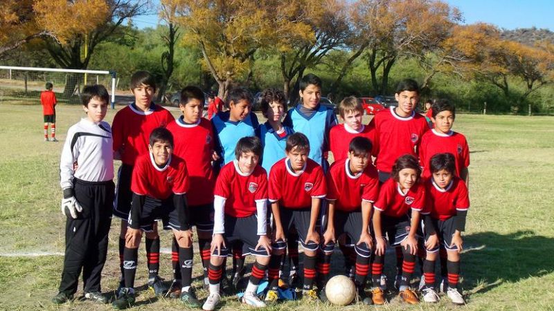 La Banda de River y Defensores de Esquiu, fútbol y chocolateada