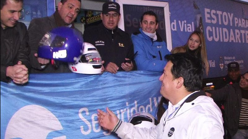 Se sortearon cascos en la Fiesta del Poncho