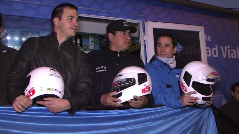 Se sortearon cascos en la Fiesta del Poncho