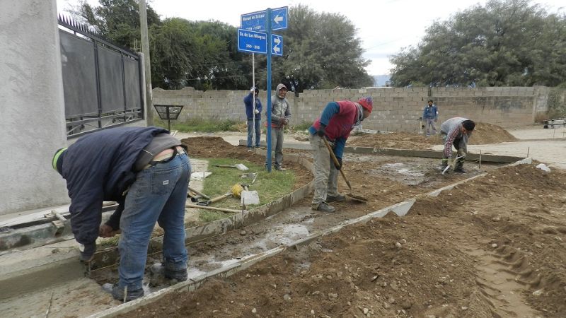 Comenzó la pavimentación en barrio El Milagro y 144 Viviendas