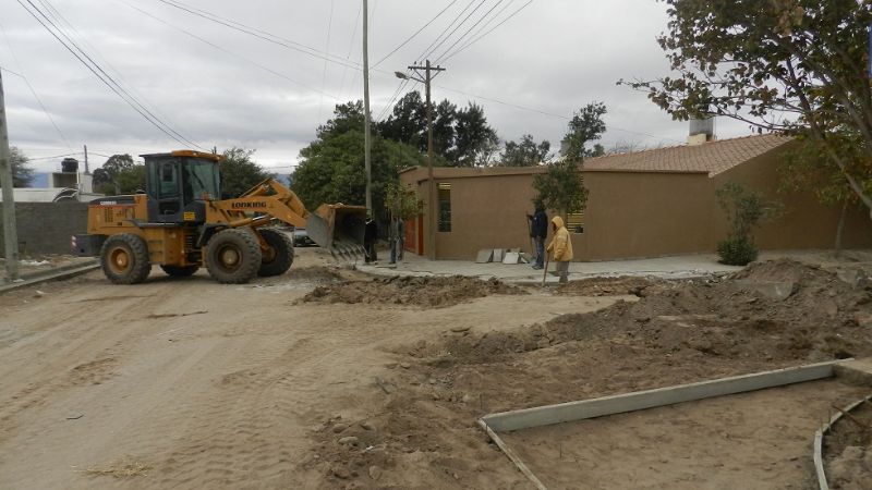 Comenzó la pavimentación en barrio El Milagro y 144 Viviendas