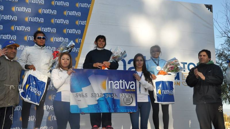 La Nativa Tour 5km llenó de azul el Parque y el Predio