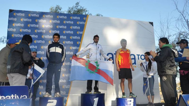La Nativa Tour 5km llenó de azul el Parque y el Predio