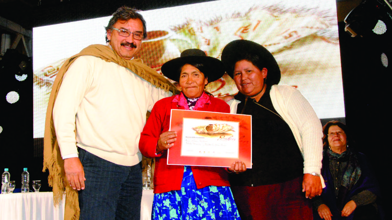 Se entregaron los Premios a los Artesanos del Poncho 2013