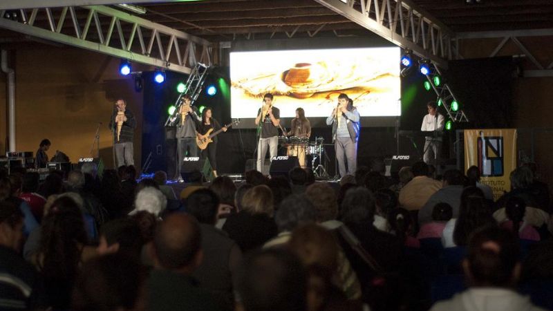 Gran aceptación de las propuestas artísticas en el Poncho 2013