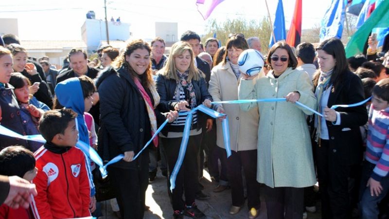 Lucía inauguró nuevo playón polideportivo en Valle Viejo
