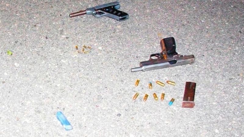 Sorprenden a tres sujetos con armas de guerra y droga