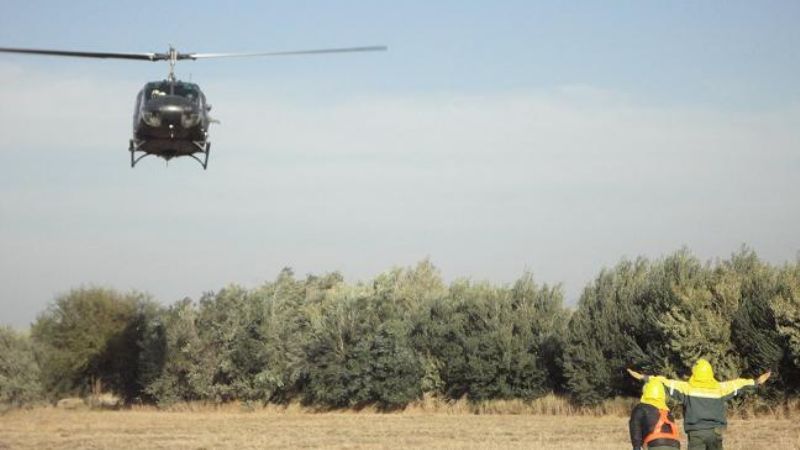 Combaten el feroz incendio en los cerros de Ambato