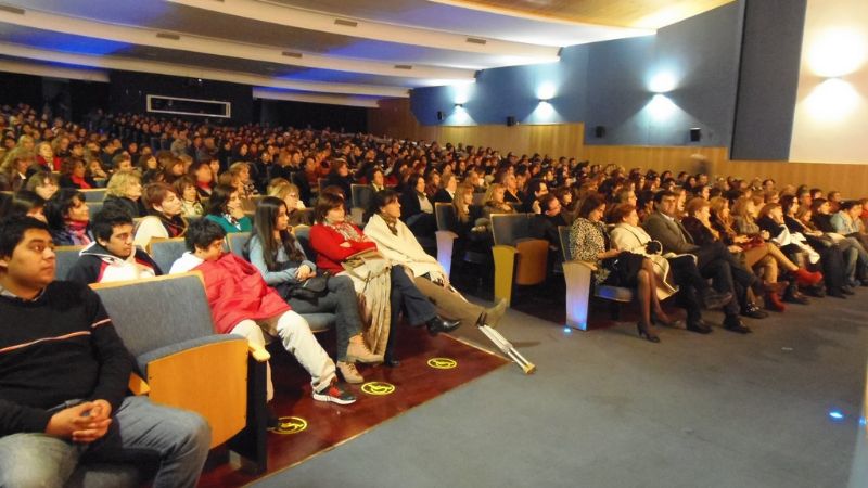 Alejandra Stamateas llenó el Teatro Catamarca