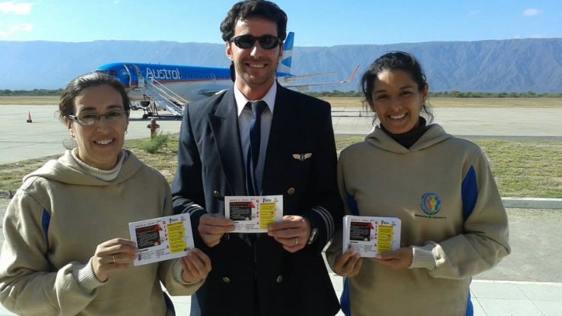 Entregan folletería sobre la gripe en el aeropuerto