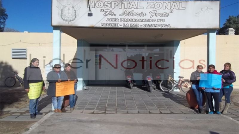 Agentes sanitarias se encadenaron en Recreo