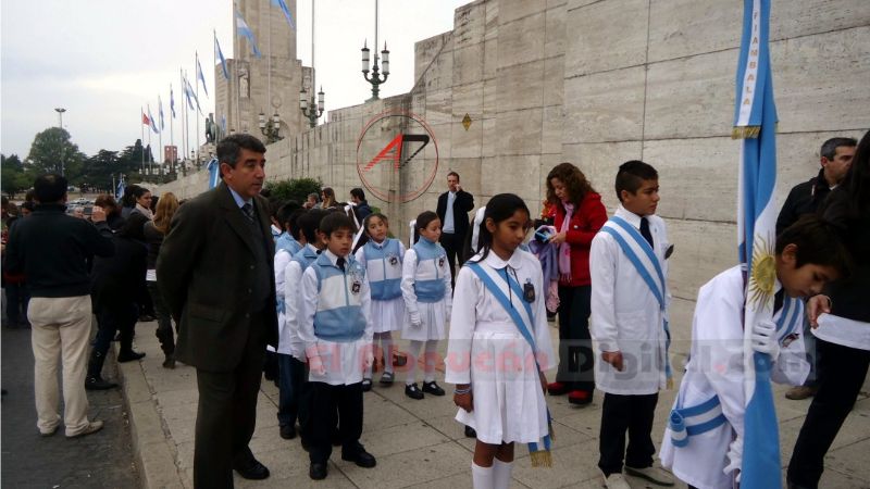 Alumnos de Fiambalá juraron la bandera en Rosario