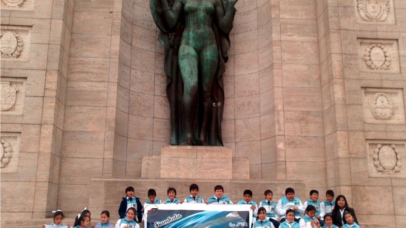 Alumnos de Fiambalá juraron la bandera en Rosario