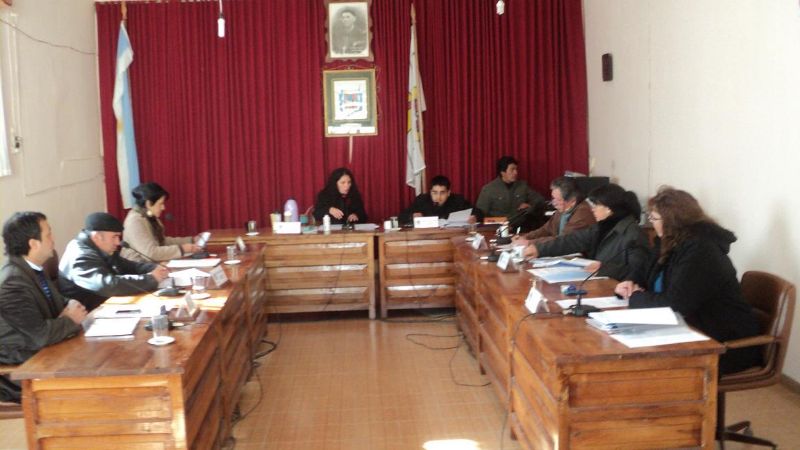 Renovaron contratos de empleados del CD santamariano