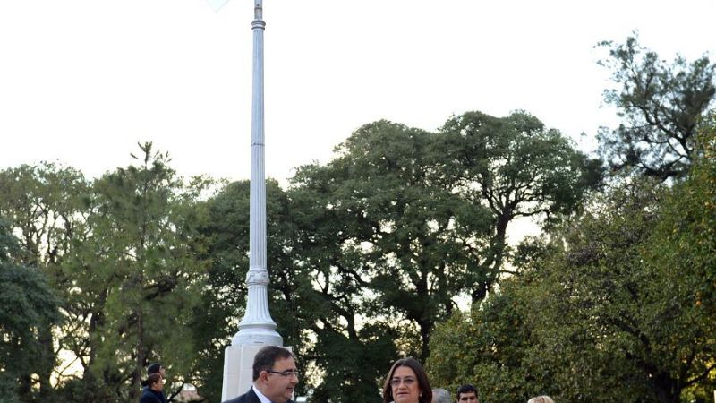 Cientos de vecinos le cantaron el feliz cumpleaños a SFVC