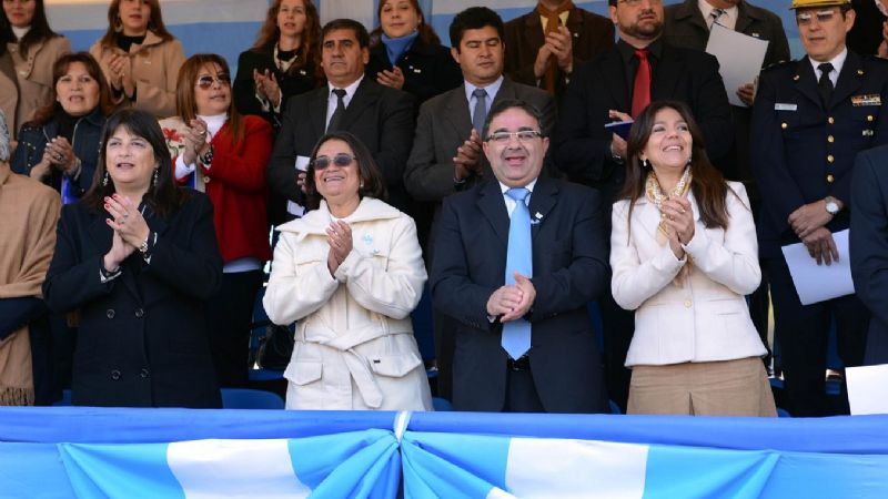 Cientos de vecinos le cantaron el feliz cumpleaños a SFVC