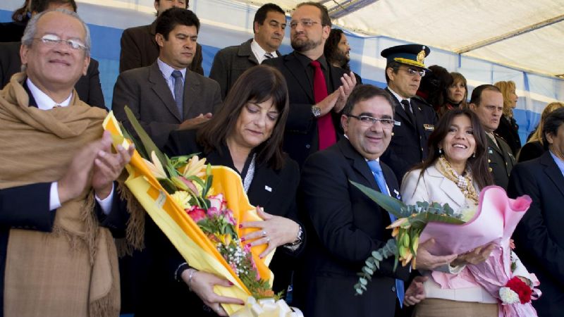 Cientos de vecinos le cantaron el feliz cumpleaños a SFVC