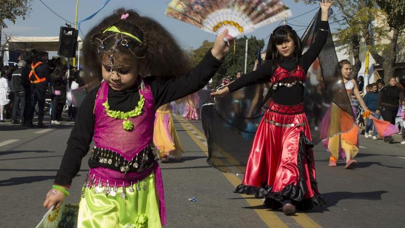 Cientos de vecinos le cantaron el feliz cumpleaños a SFVC