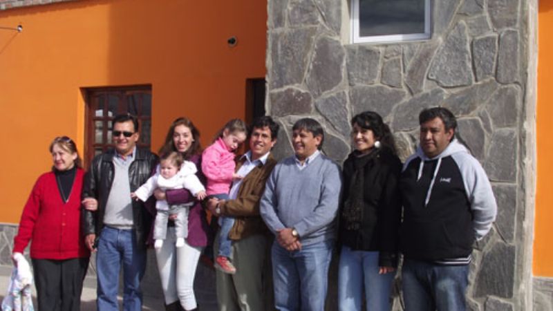 La familia Lagoria recibió las llaves de la vivienda ganada en el Yokavil