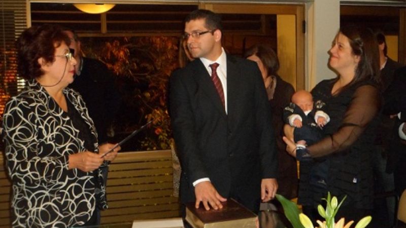 Nuevo escribano prestó juramento de ley 