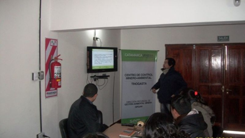 Capacitan en los centros de control ambiental minero