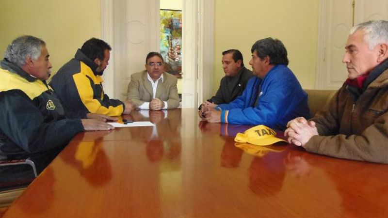Jalil recibió a miembros del Sindicato de Peones de Taxis