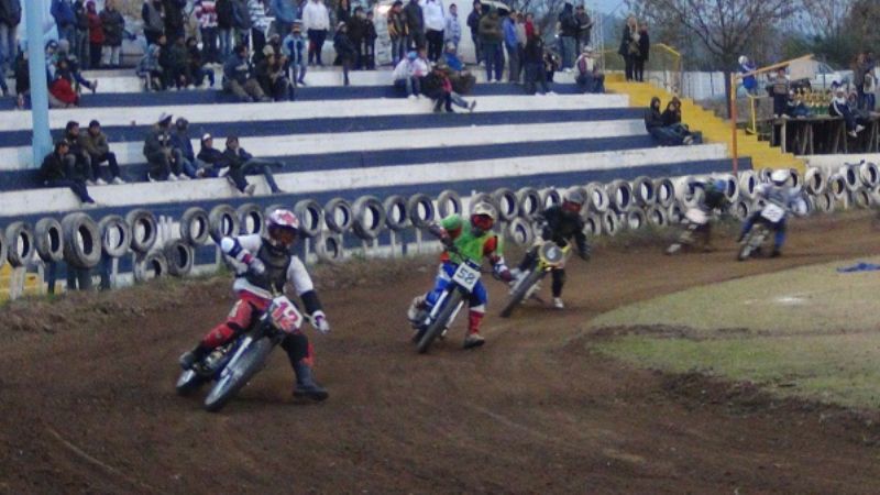 La pasión por la velocidad  en dos ruedas venció al frío