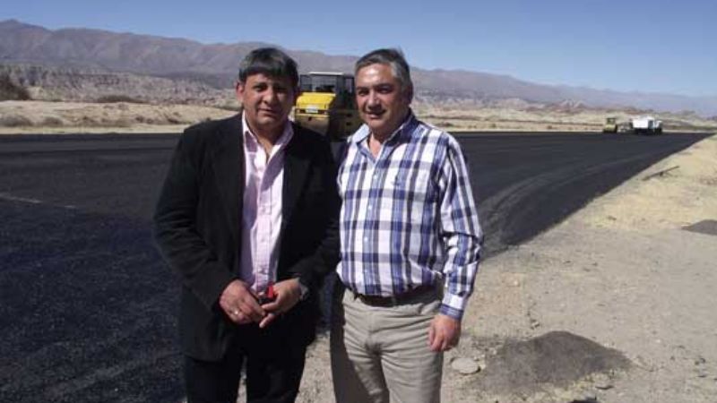 Realizan trabajos en la pista de aterrizaje