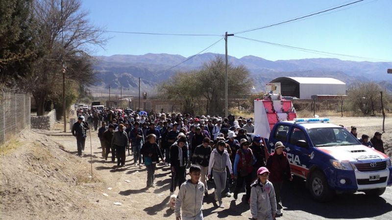 Una multitud peregrino junto a la imagen de San Roque