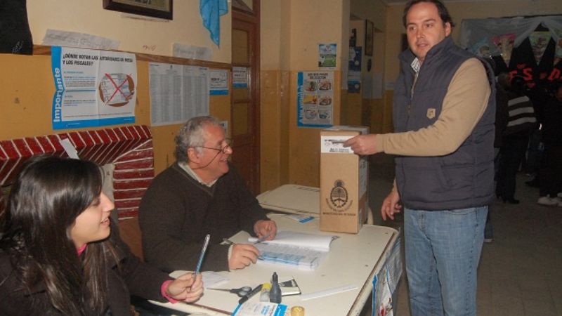 Mera: \"Esta elección democratiza los partidos políticos\"