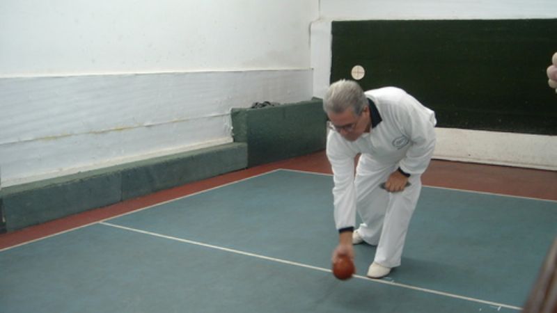 Torneos de bochas y tenis de mesa