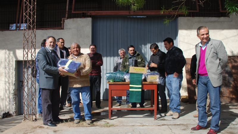 Entrega de indumentaria en Vialidad Provincial 