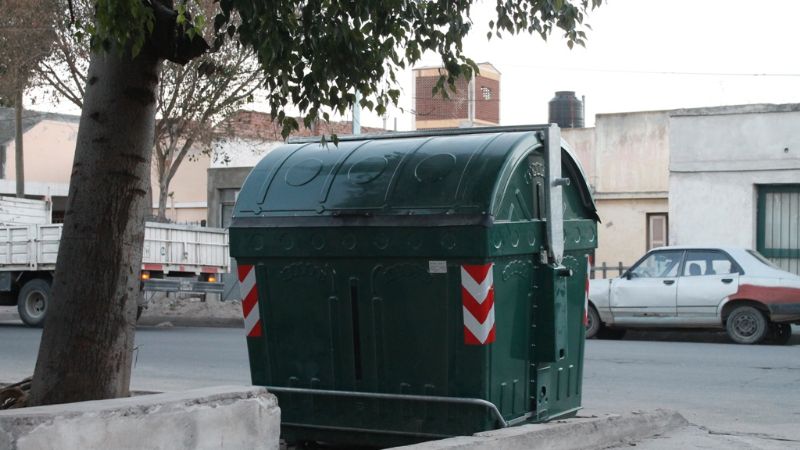 Continúa la colocación de contenedores