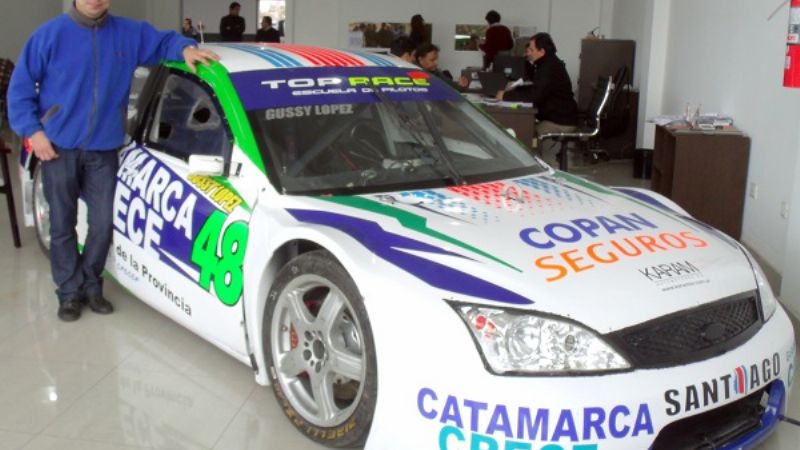 López presentó el Mondeo de la Top Race del NOA
