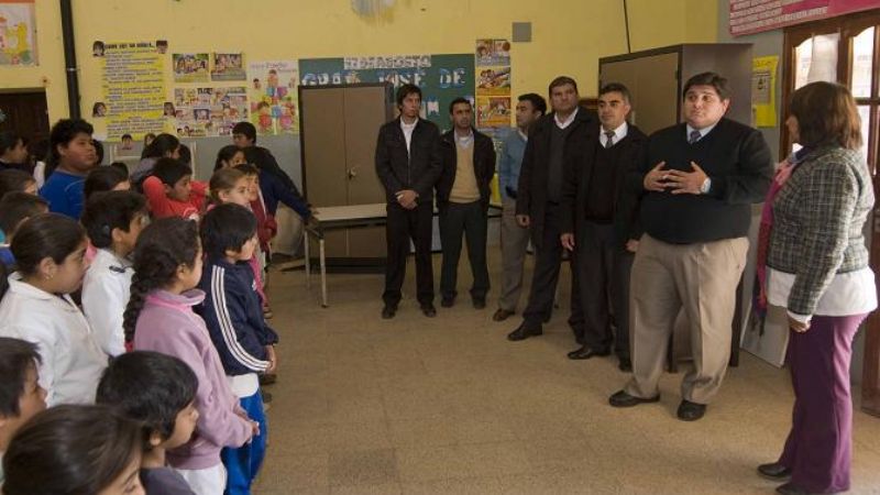 Mobiliarios para la Escuela Nº 312 de Las Tejas