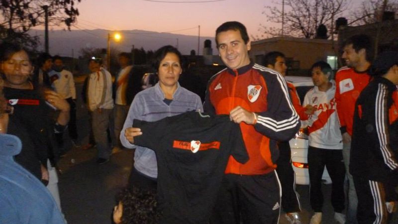 Hinchas millonarios, solidarios con los niños