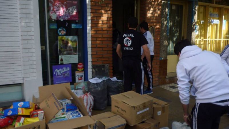 Hinchas millonarios, solidarios con los niños
