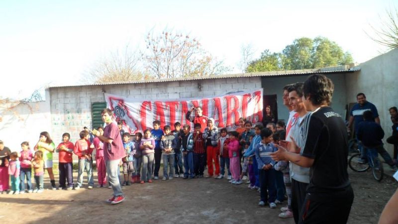Hinchas millonarios, solidarios con los niños