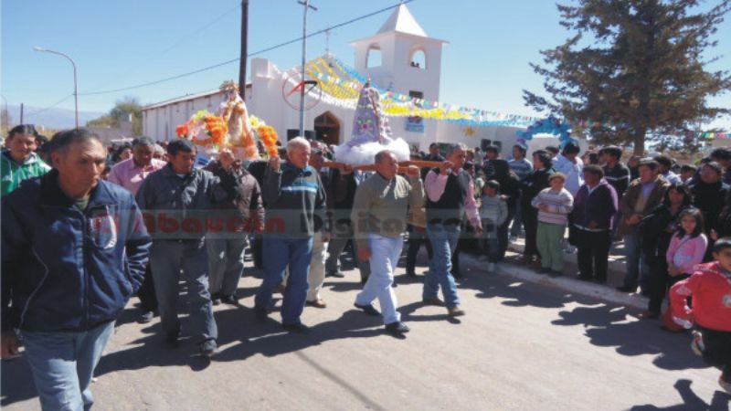 Centenares de fieles en la festividades de la Virgen del Tránsito