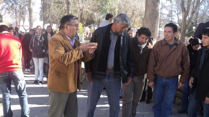 León Mendoza realizó la ceremonia a la Madre Tierra en San José