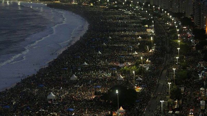 Sacerdote catamarqueño con el Papa Francisco en Brasil