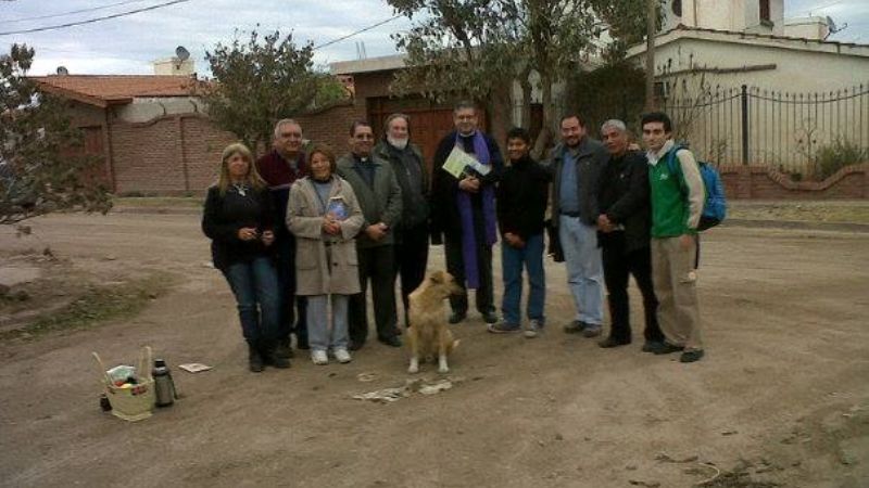Sacerdotes visitaron hogares del barrio Batalla de San Lorenzo