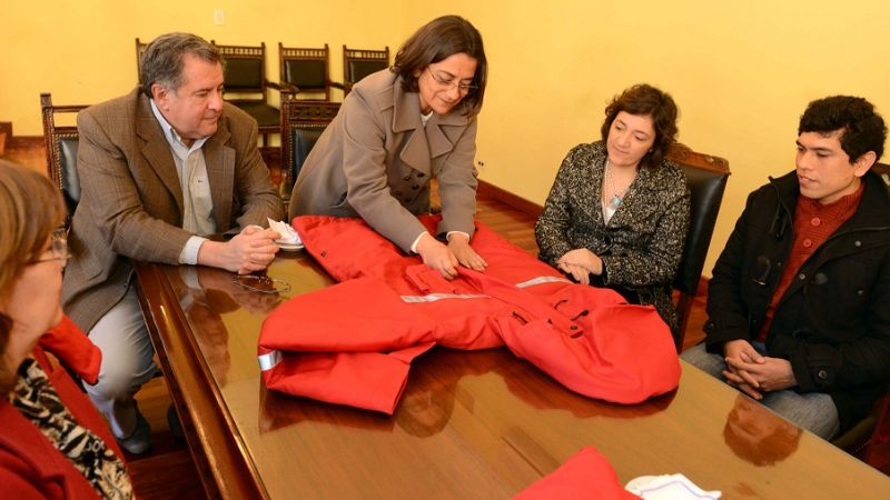 Emprendedores locales confeccionan indumentaria para el sector minero  